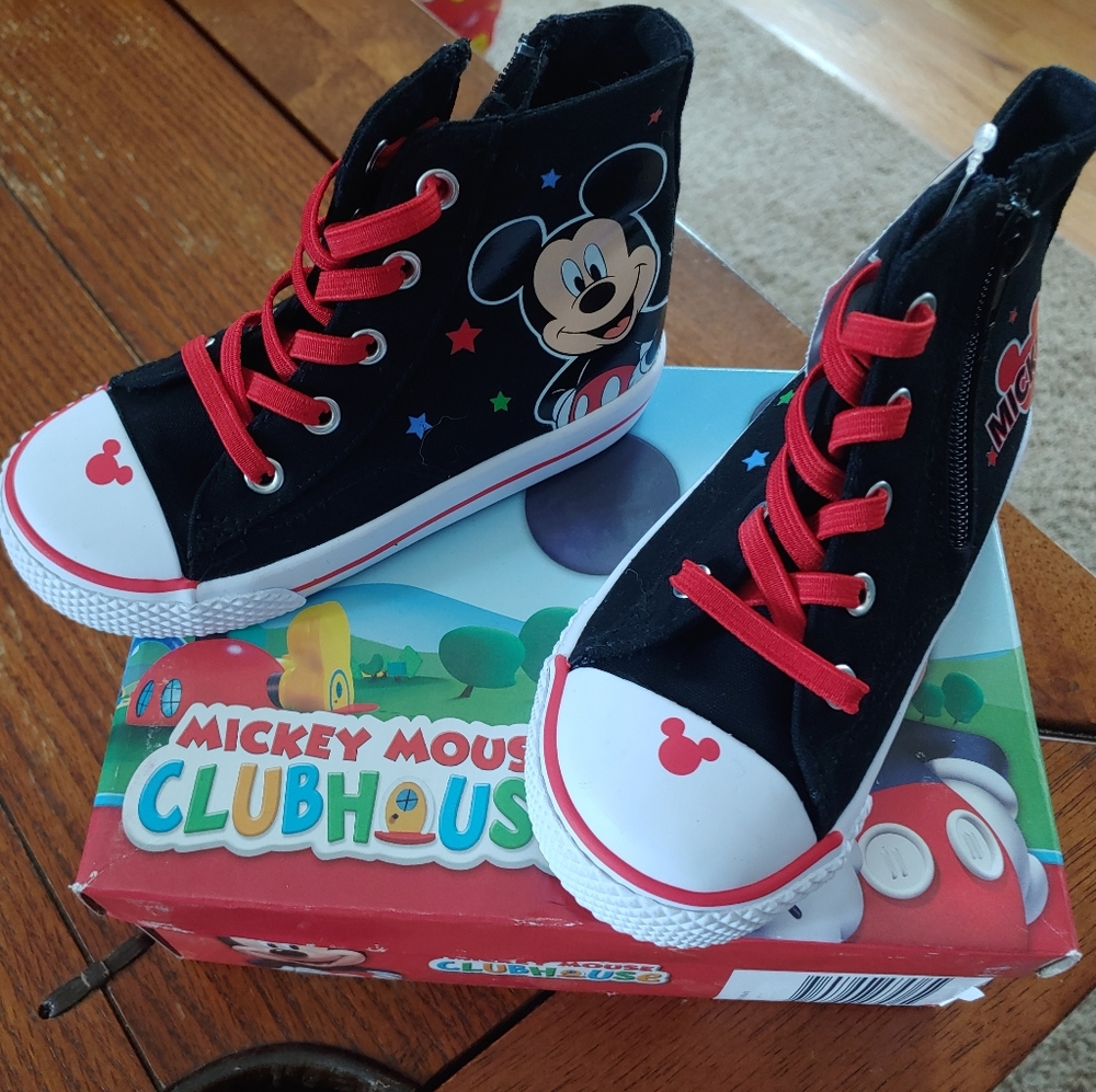 Toddler boy Mickey Mouse sneakers